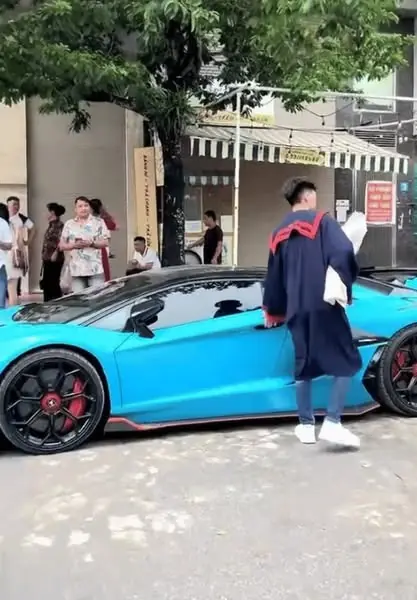 Sự thật chàng trai lái Lamborghini đi tốt nghiệp Đại học ở Hà Nội hút 10 triệu view