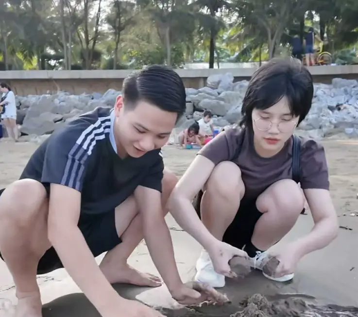 Người chồng chăm vợ bị bệnh não kể giọt nước tràn ly khiến anh phải rời đi, tiết lộ phản ứng của bà xã