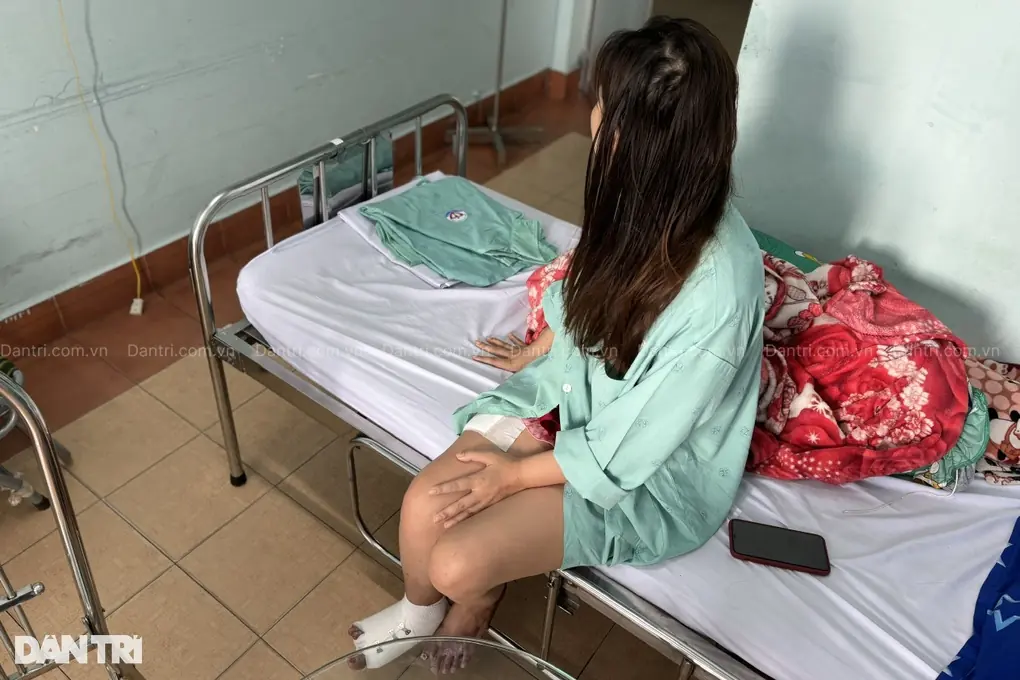 Cô gái ở TPHCM h:o:ạ:i t:ử khi ngâm nước nóng, đi 4 bệnh viện vẫn m:ất ng:ó:n châ:n