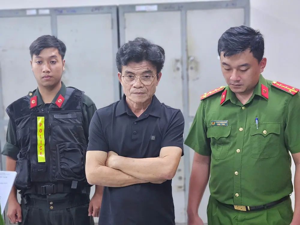 Công bố hình ảnh làm giả 70 nghìn chai dầu gió của vợ chồng doanh nhân