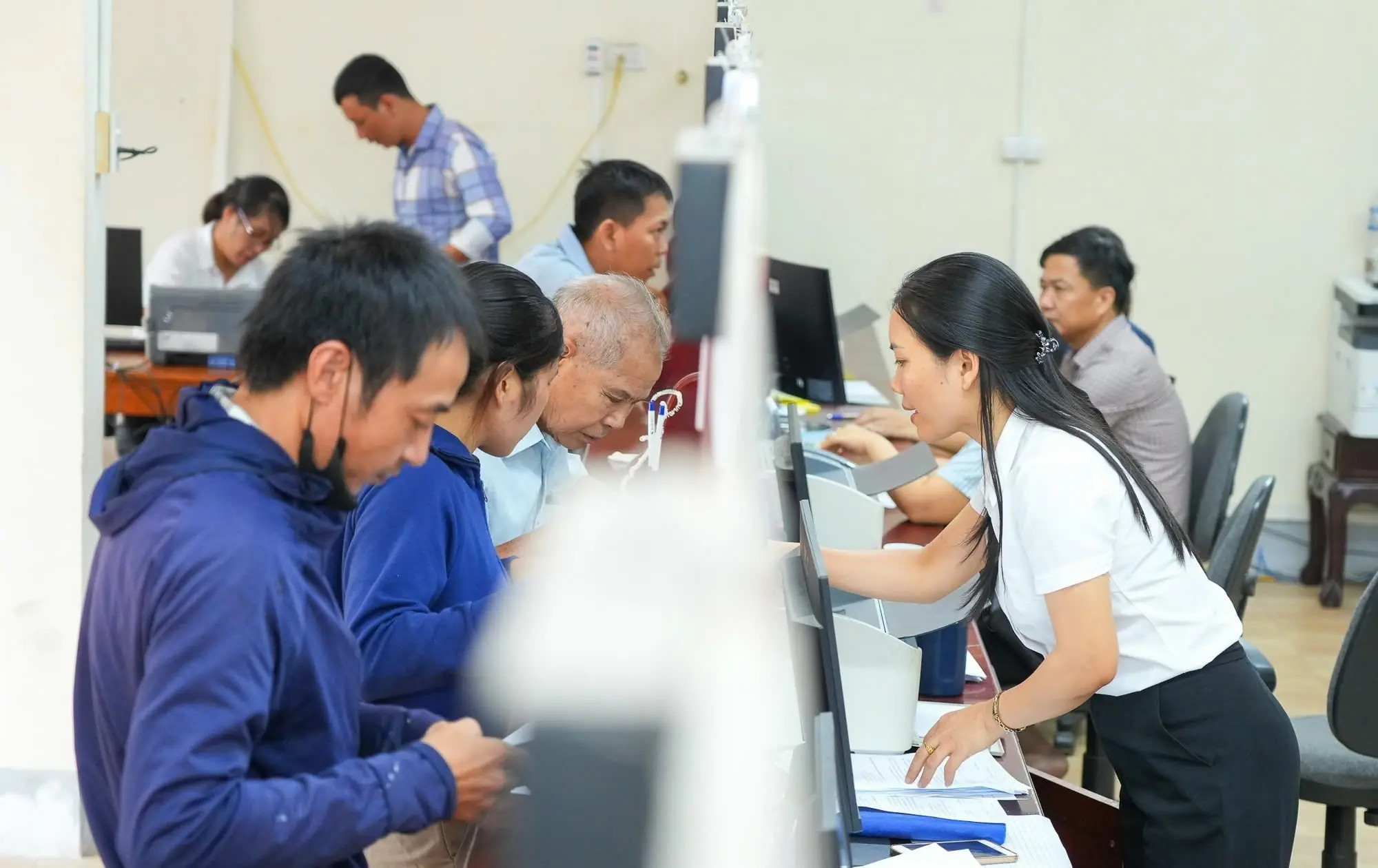 2 nhóm cán bộ, công chức được nhận thêm 5 triệu đồng/tháng từ 15/8