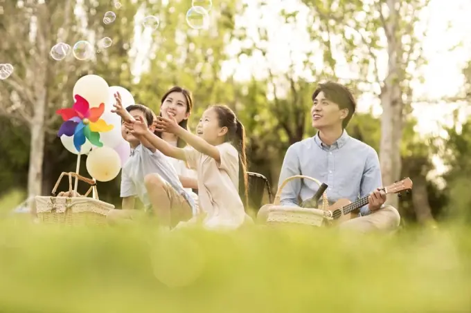 Những đứa trẻ đến "báo ân" thường có 4 đặc điểm này, cha mẹ xem con mình trúng mấy điều