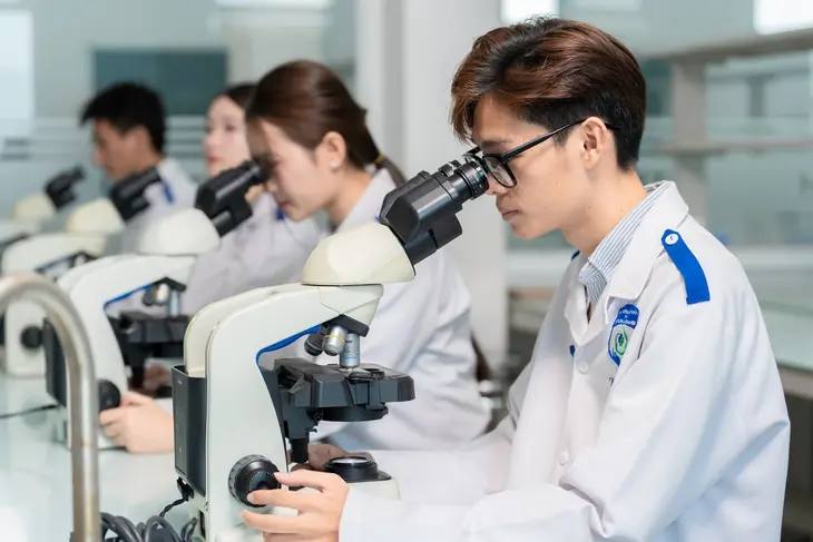 CẬP NHẬT: Loạt trường ĐH công bố điểm sàn thi tốt nghiệp THPT 2025, cao nhất 24 kèm điều kiện phải đạt 8 điểm Toán