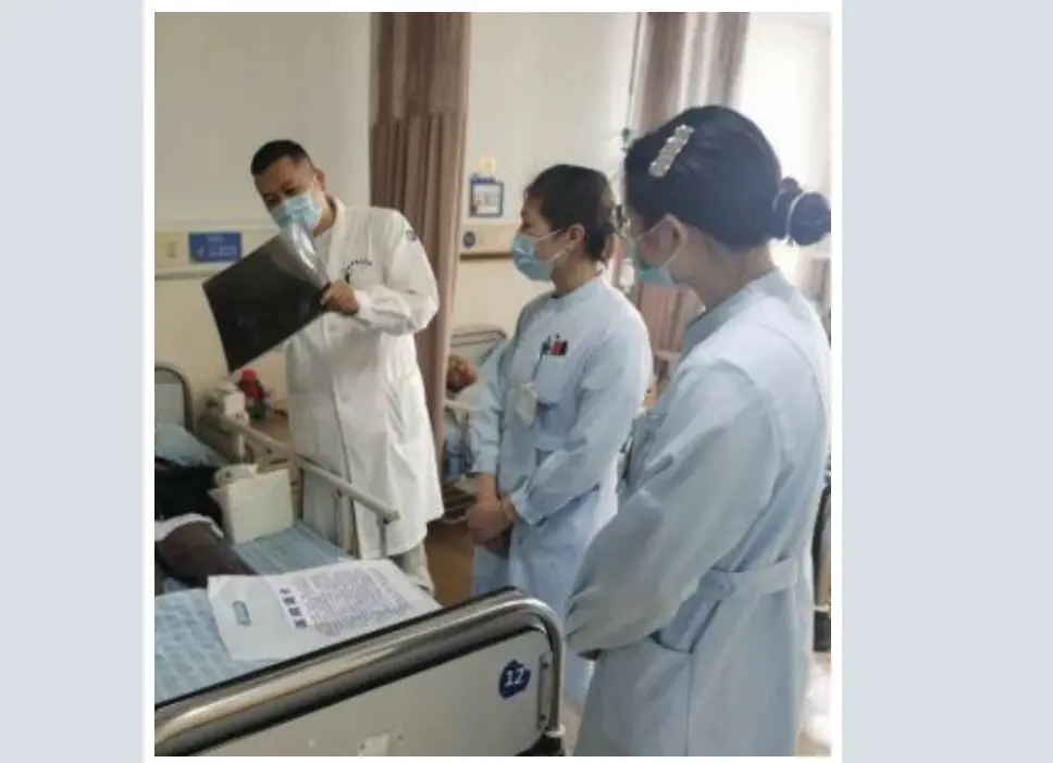 Thường xuyên gặm móng tay, bé 9 tuổi nhập viện phẫu thuật ba lần mới qua khỏi, mẹ ray rứt vì ngỡ bình thường