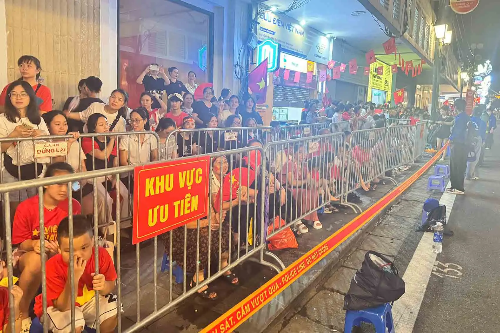 Những ai được ưu tiên vào vị trí 5.000 chỗ ngồi xem tổng duyệt A80 ở Hà Nội?