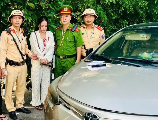 Bí ẩn bên trong gói giấy ăn của cô gái trẻ ở Hà Nội