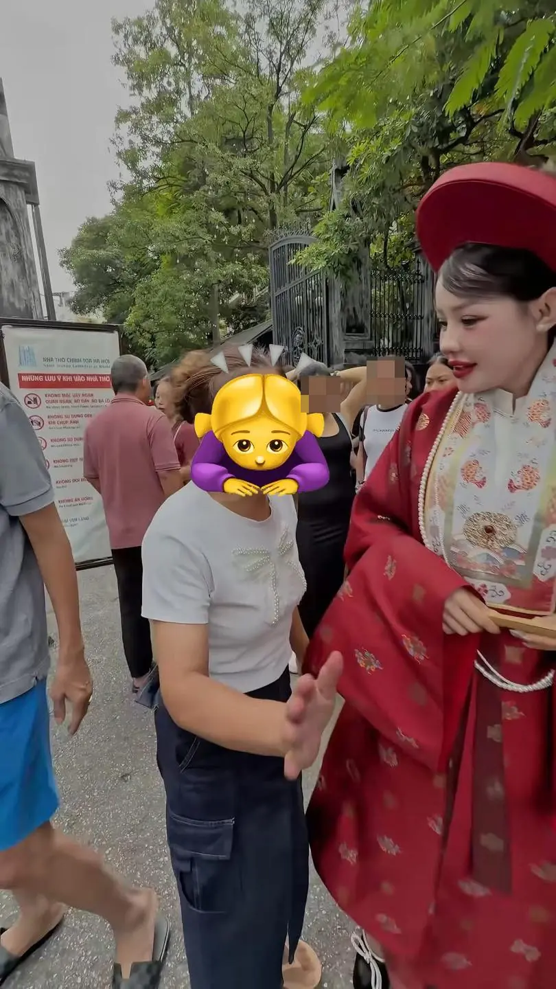 Ngân 98 bị đuổi khỏi Nhà thờ Lớn Hà Nội: Công an vào cuộc xác minh