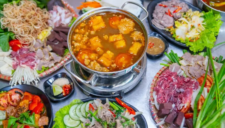Ăn lẩu chớ d:ại nhúng 5 loại rau này kẻo rước đ:ộc tố vào người g:ây h:ại