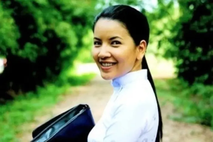 T:ang lễ diễn viên Ngọc Trinh: Ốc Thanh Vân, Hùng Thuận và dàn sao đội mưa đến viếng trong đêm
