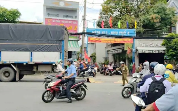 2 mẹ con TV sau va chạm với xe tải ở TPHCM, lộ tình tiết thương tâm