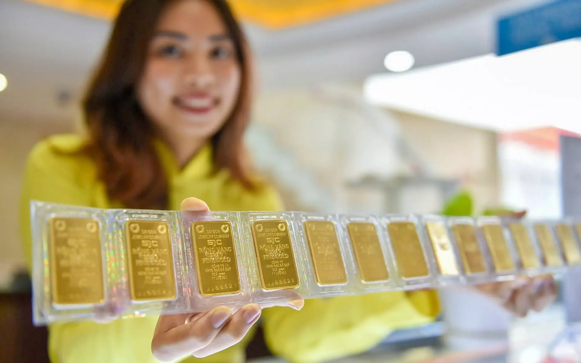 Ngân hàng đầu tiên rục rịch nhập cuộc vàng miếng, "ông lớn" SJC có sẵn dây chuyền 5.000 lượng/ngày