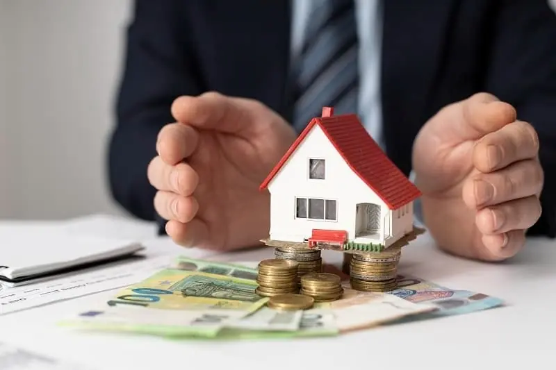 Chủ tịch một ngân hàng đã thẳng thắn nói: Trong 10 năm nữa, nhà cửa và tiiền mặt sẽ không mang lại nhiều sự an toàn bằng hai thứ này