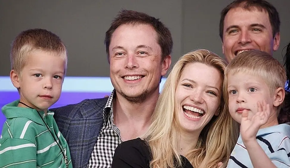 Nhan sắc con gái chuyển giới của tỷ phú Elon Musk