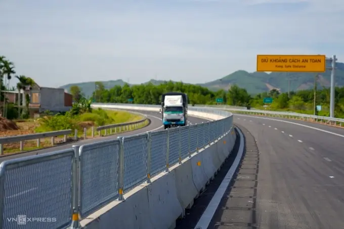 Cục CSGT đề xuất không trồng cây xanh ở dải phân cách cao tốc