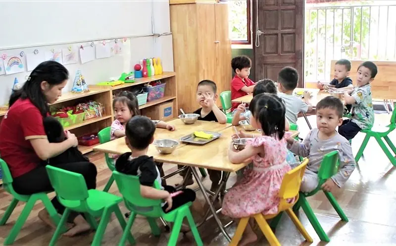 Loạt hình ảnh học sinh tiểu học ngủ trưa khiến phụ huynh tranh cãi: Chi tiết nhỏ nhưng cần lưu ý, tinh tế hơn!