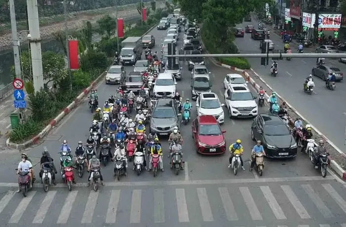 Đè vạch dừng đèn đỏ bị phạt bao nhiêu?