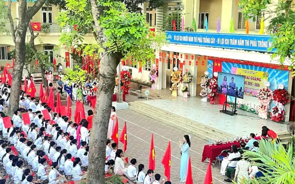 Phụ huynh bức xúc vì phải mua tivi 40 triệu tặng trường