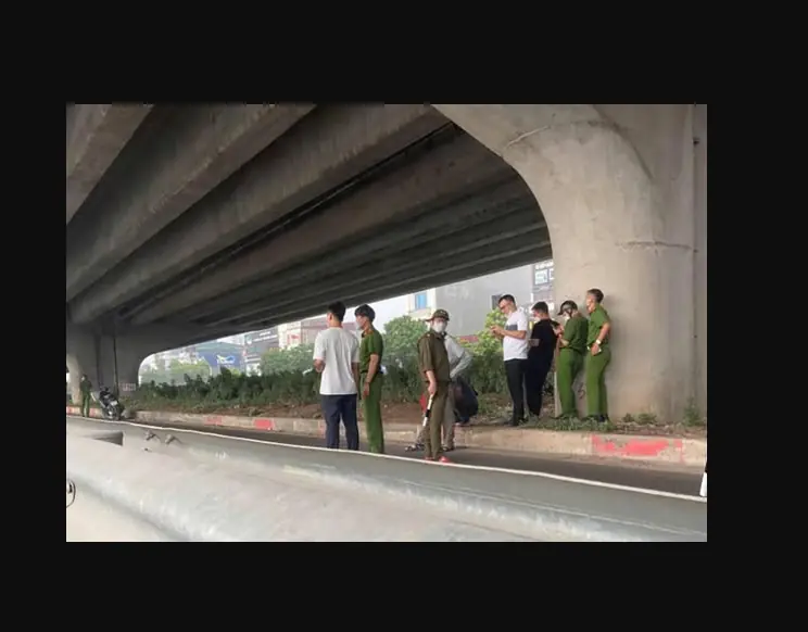 Phát hiện t:hi th:ể ph:ân hủ:y dưới gầm đường Vành đai 3 trên cao ở Hà Nội