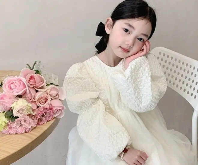 Mẹ đặt tên cho con là D:ữ Lắm vì đứa trẻ la khóc suốt ngày, nhân viên tư pháp sửa thành tên rất thơ