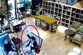 Bắt 1 người trong vụ ‘tổng tài chỉ đạo đàn em 👊 người’ ở quán cà phê