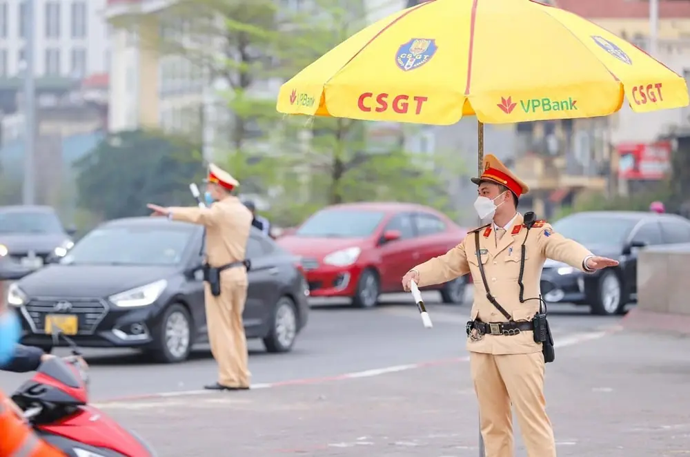 Quy định mới về việc CSGT dừng xe kiểm soát: Những điểm đáng chú ý