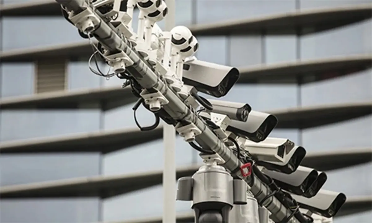 Lý do một cột giao thông có nhiều camera