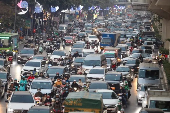 Lợi - hại khi thu hẹp làn xe trong đô thị