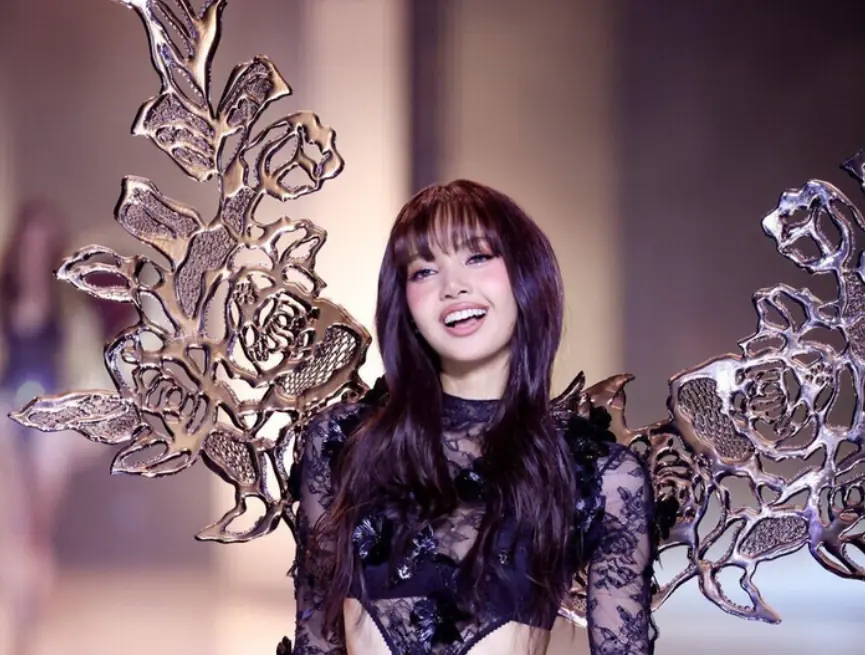 Lisa (BLACKPINK) có thể "yếu nghề", nhưng chưa từng thấy 1 cô gái Kpop nào làm được những chuyện này!