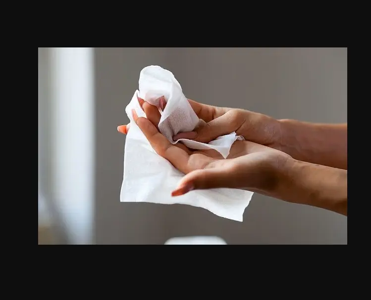 Phát hiện 3 nhãn hiệu khăn ướt nhiễm vi khuẩn có thể gây ch:ết người