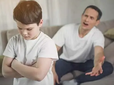 Con không sợ cha mẹ nghèo, con sợ nhất cha mẹ có 5 đặc điểm này khiến đời con khó trưởng thành