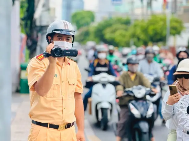 Vượt đèn vàng có bị ph:ạt nguội? Câu trả lời từ CSGT khiến nhiều người giật mình