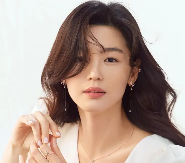 Khó cứu Jeon Ji Hyun: Mất trắng 854 tỷ sau 1 đêm, bị công ty quản lý "mang con bỏ chợ"