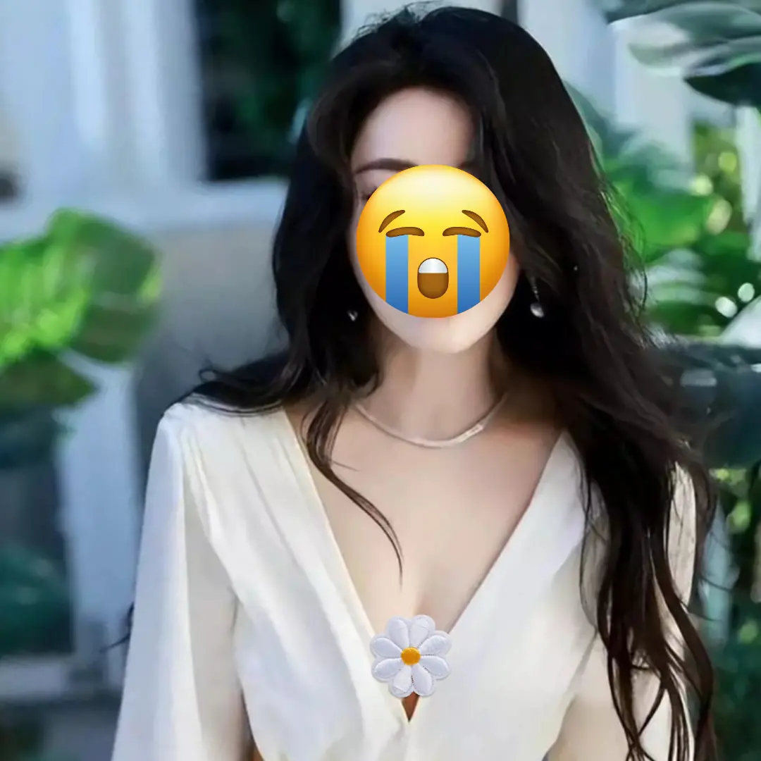 Nữ diễn viên 47 tuổi suy sụp bật khóc ngoài đường sau 12 lần làm IVF tìm con thất bại