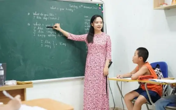 Giáo viên dạy thêm giờ được hưởng lương gấp 1,5 lần, tối đa 200 tiết mỗi năm
