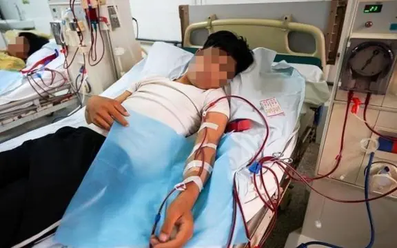 Người đàn ông s:uy th:ận vì ăn rau này hàng ngày