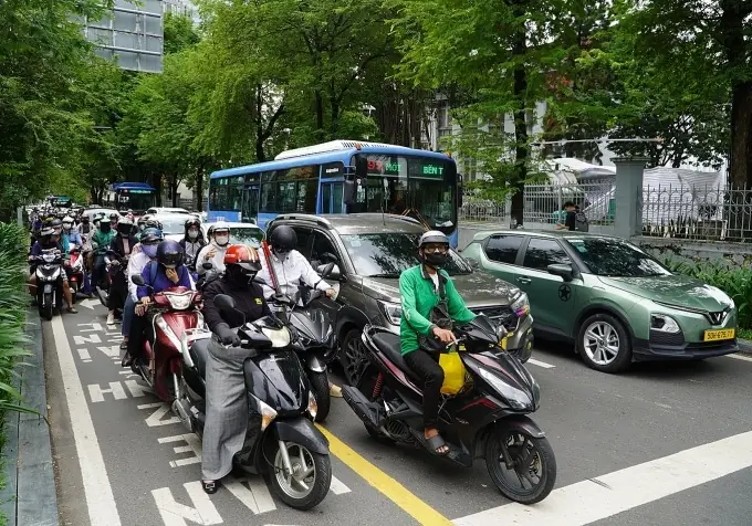 Vạch kẻ mắt võng ở loạt giao lộ TP HCM bị 'vô hiệu'