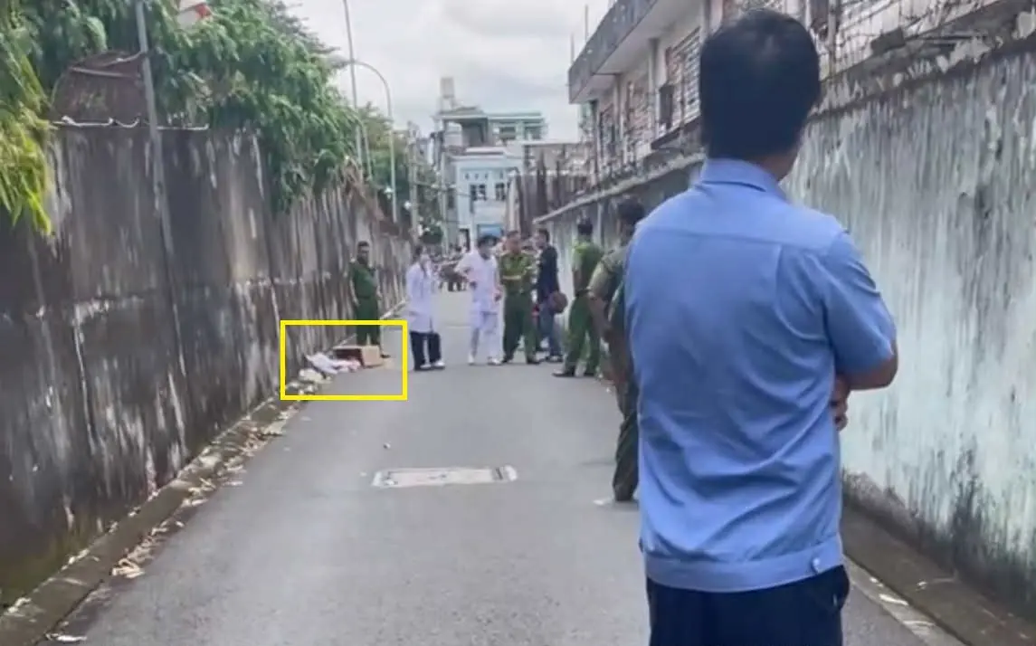 Kiểm tra chiếc thùng khả nghi, bàng hoàng phát hiện thi thể trẻ sơ sinh bên trong