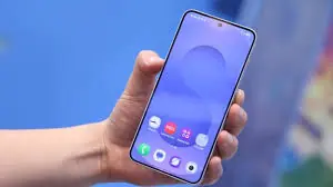 Con bị cục biến áp điện rơi vào chân đến biến dạng nhưng mẹ không dám cho đi khám vì bà ngoại mắng "thừa tiền"