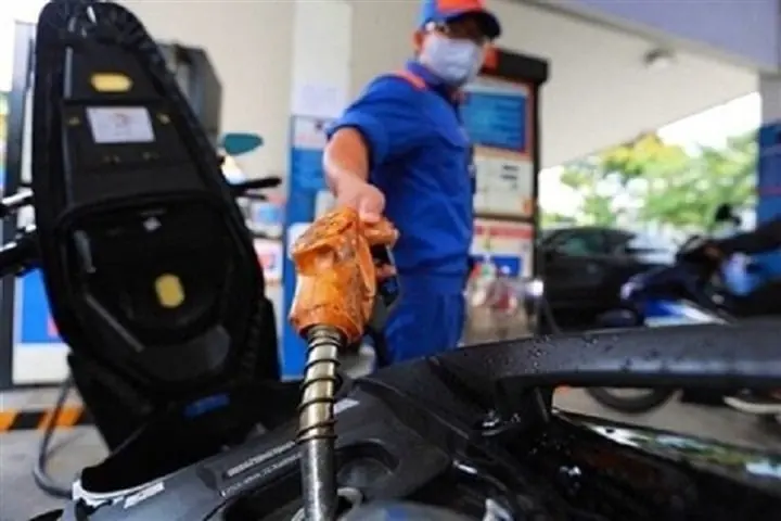 Lái xe đạp ga bỏ đi ngay sau khi đổ xăng, nhân viên ai cũng mừng thầm vì 1 lý do