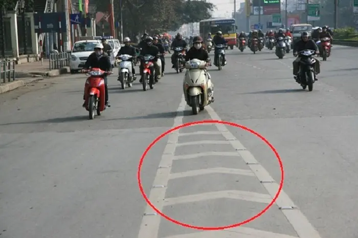 Vạch xương cá là gì? Mức phạt đối với lỗi đè vạch xương cá