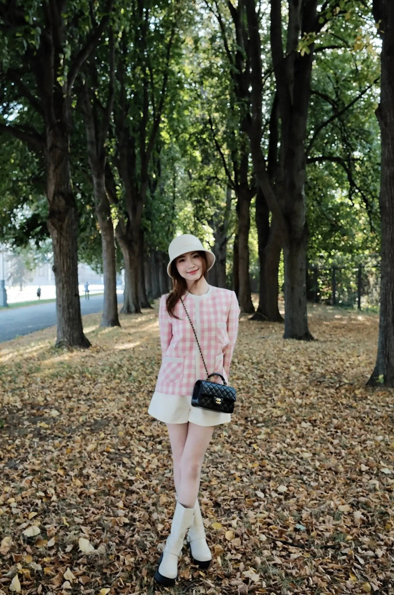 Hòa Minzy đeo túi trăm triệu đăng ảnh 'thả thính', l:ộ qu:an h:ệ thân mật với 'chủ tịch' 9X