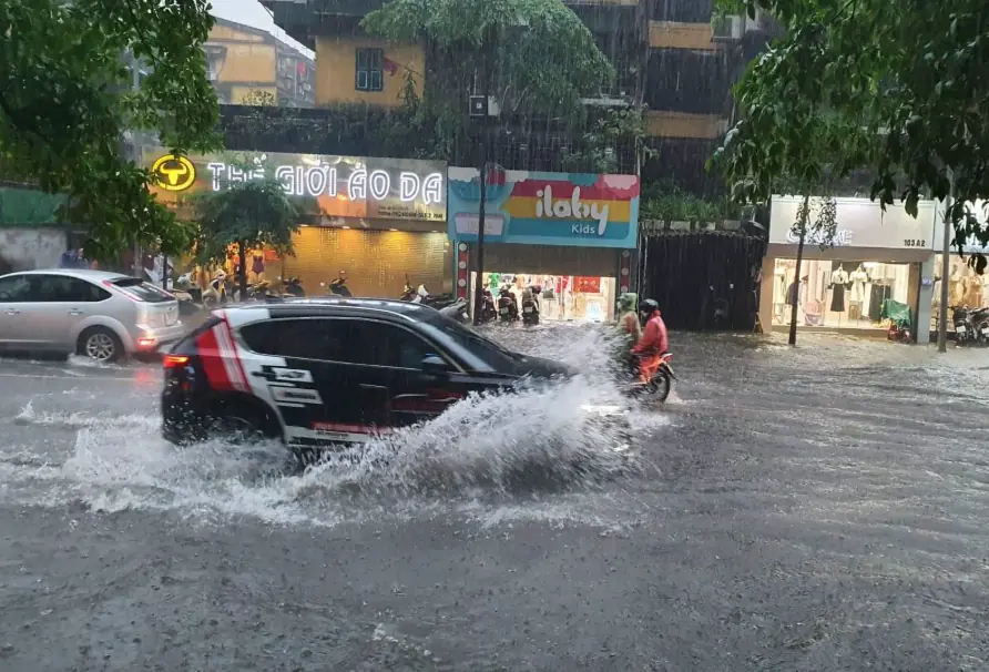 Tin mới nhất về cơn bão số 10: Khi nào Hà Nội bắt đầu mưa to đến rất to?