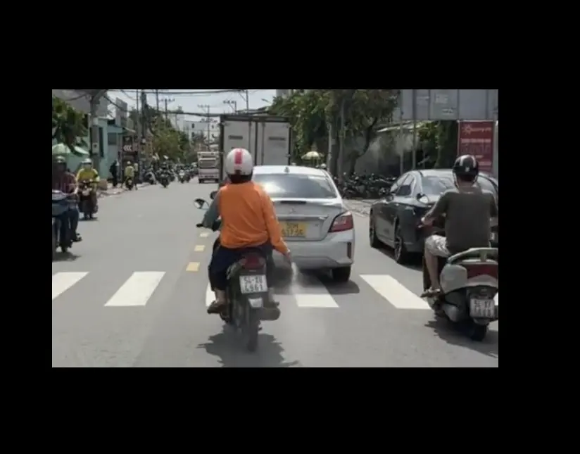 Xác định loại bột lạ mà người phụ nữ rải xuống đường ở TPHCM, lời khai tại cơ quan CA