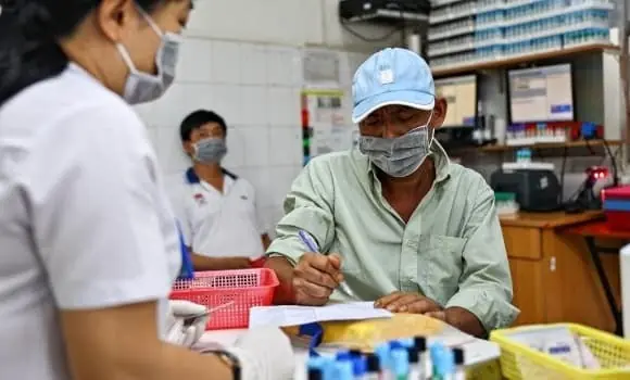 Lý do người được hưởng BHYT 100% mà vẫn phải đóng tiền viện phí?