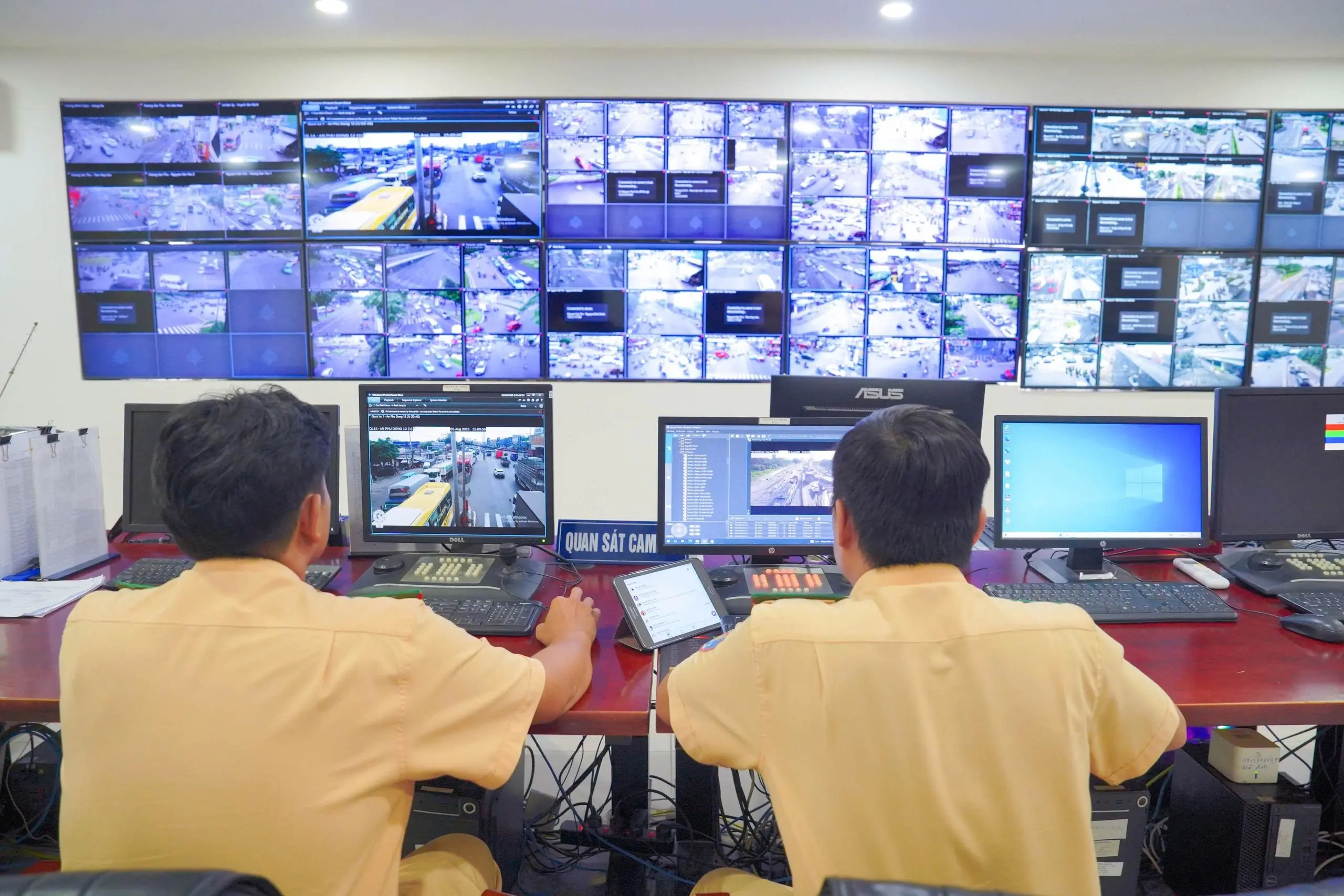 Xe máy đi trên vỉa hè bị CSGT ph:ạt nguội: Không nộp ph:ạt thì sao?