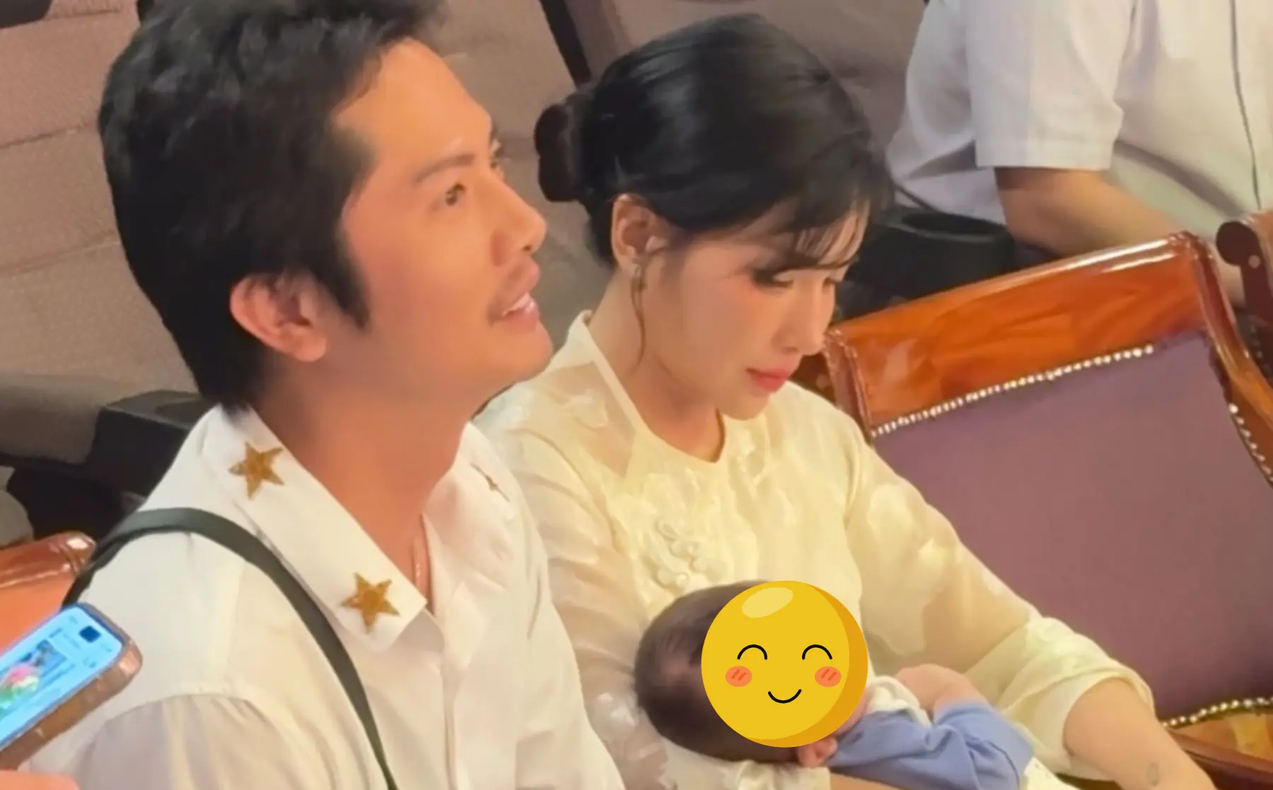 Khả Như bồng 👶 xuất hiện bên Huỳnh Phương khiến dân tình hoang mang