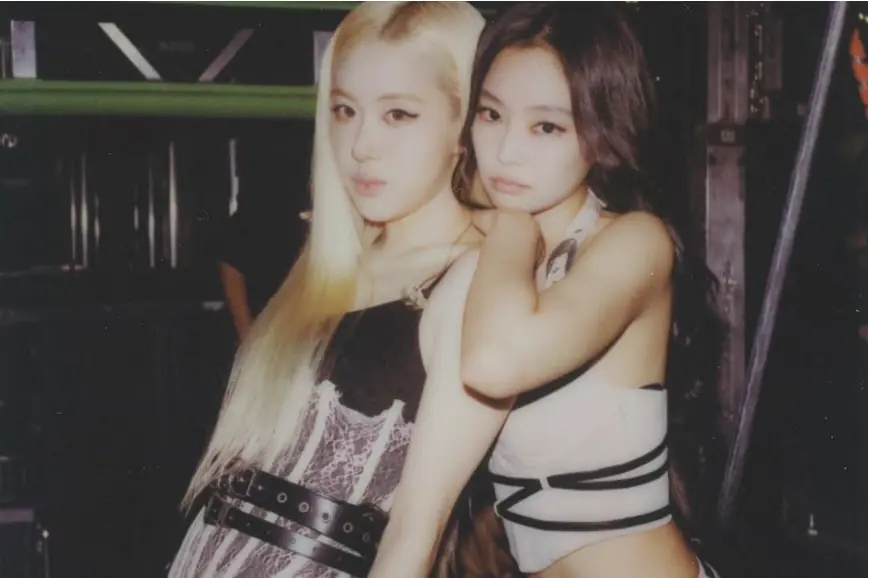 Đến Jennie (BLACKPINK) cũng xóa ảnh Rosé!