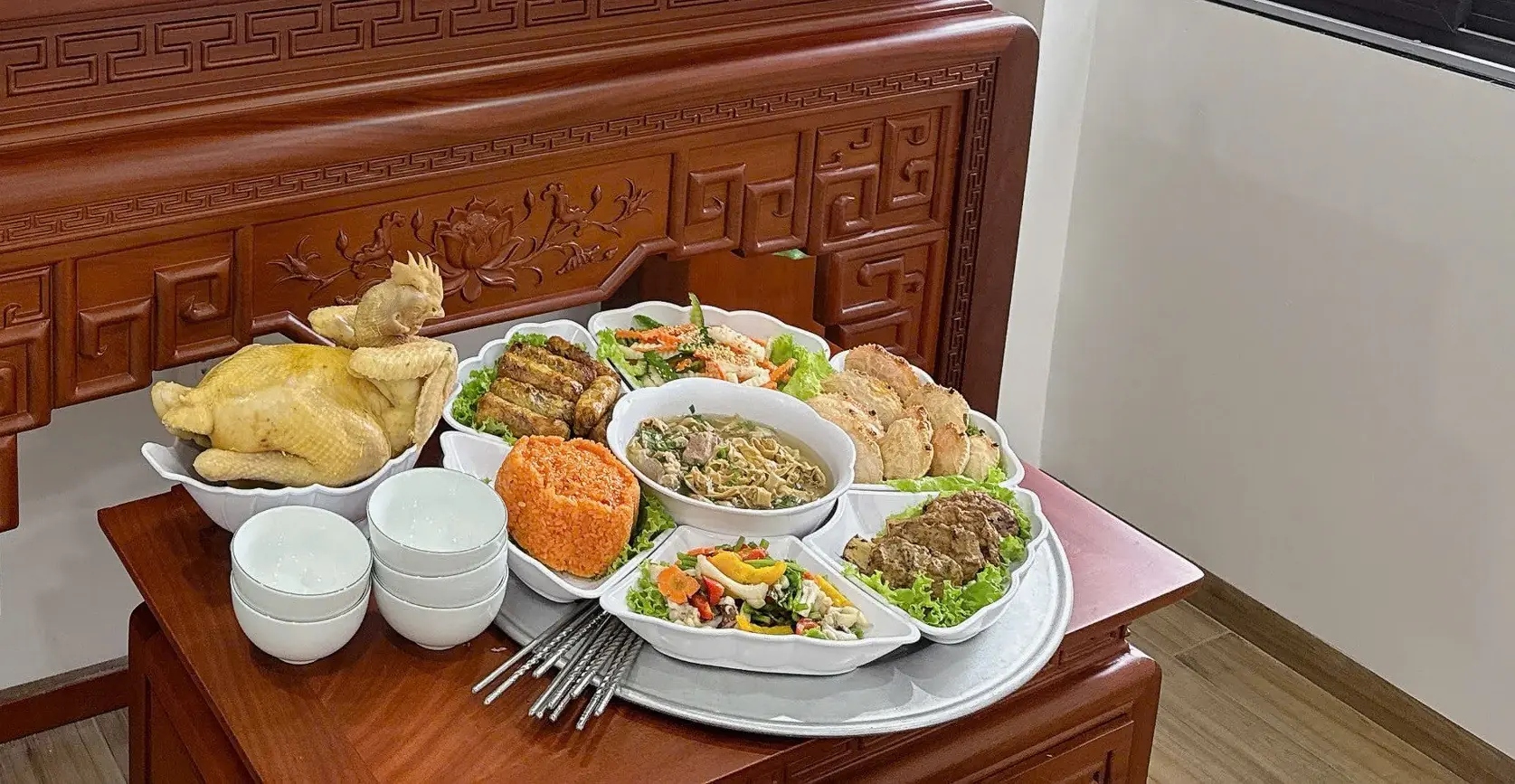 Con dâu đăng ảnh mâm cúng giỗ đầu bố chồng lên mạng, cả gia đình 'họp khẩn'