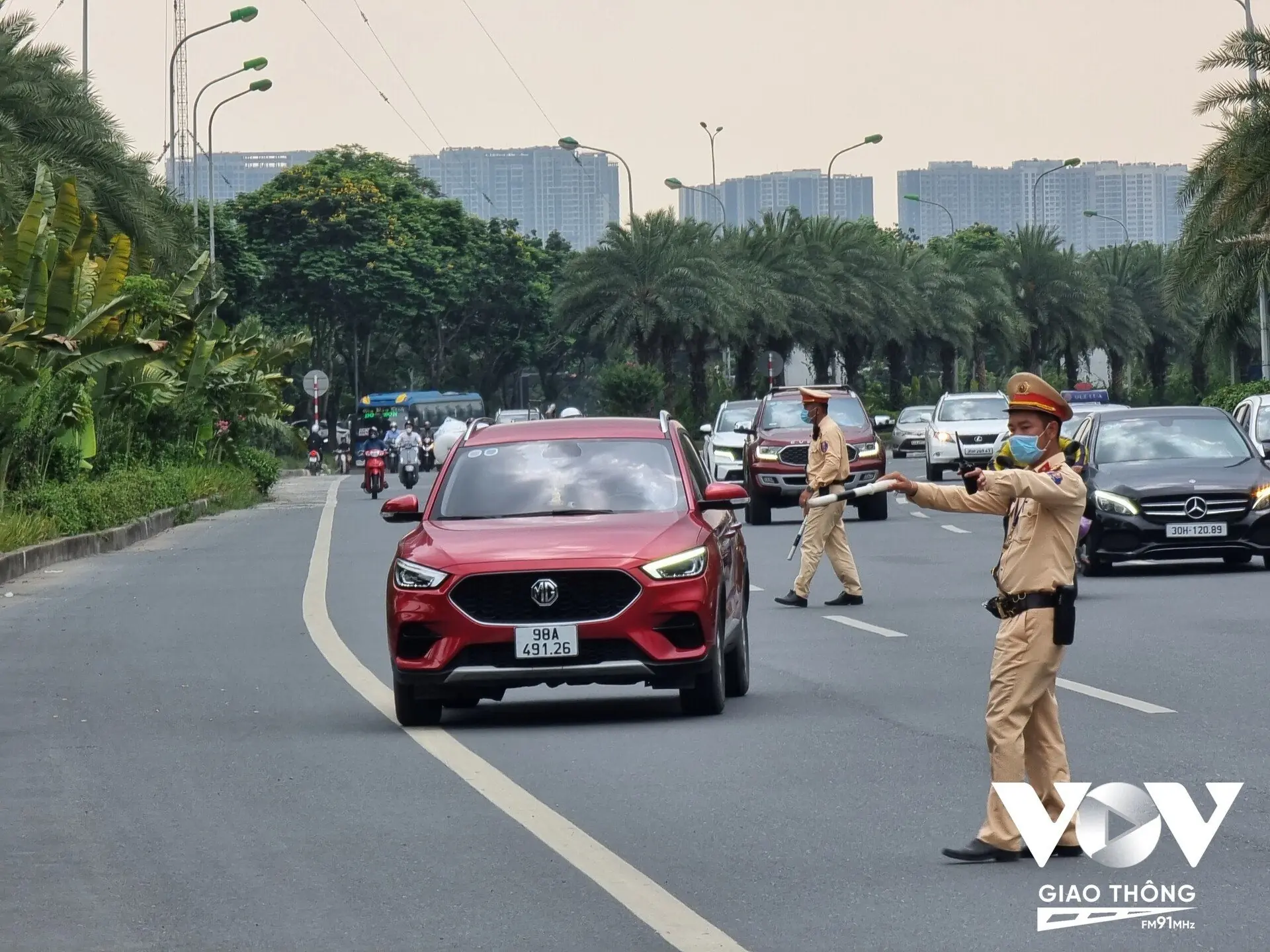 Dừng, đỗ không bật xi nhan, gây t:ai n:ạn: Có thể bị ph:ạt tới 22 triệu đồng