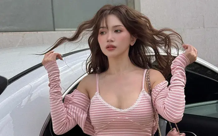 Nữ ca sĩ Việt diện đồ bó sát h:ở h:ang, lộ ra chi tiết gây bàn tán dữ dội
